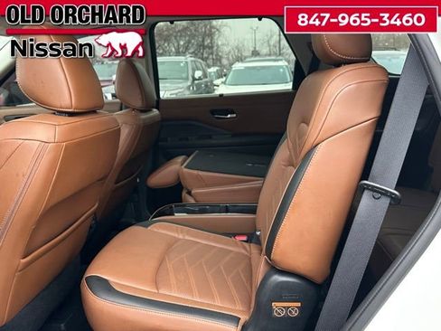 Used 2023 Nissan Pathfinder Platinum AWD/4WD image 13