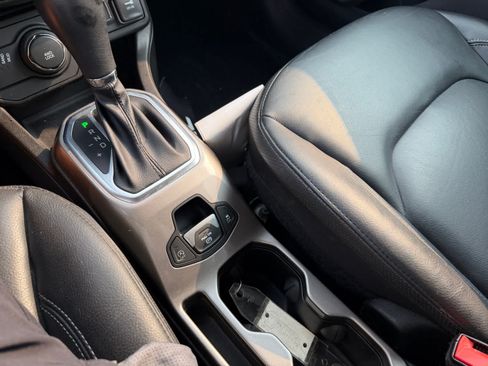Used 2021 Jeep Renegade Limited AWD/4WD image 29