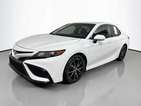 Used 2024 Toyota Camry SE FWD image 10