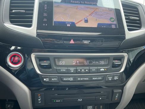 Used 2018 Honda Pilot Touring image 22