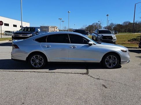 Used 2024 Honda Accord EX image 9