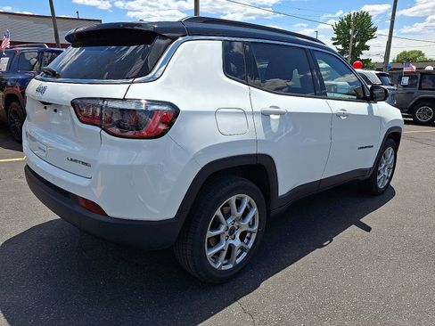 Used 2025 Jeep Compass Limited AWD/4WD image 5
