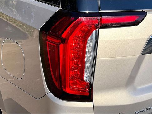 Used 2021 GMC Yukon SLT w/ SLT Luxury Plus Package image 20