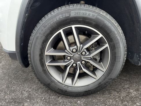 Used 2021 Jeep Grand Cherokee Limited image 15