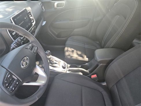 New 2025 Hyundai Venue SEL image 17