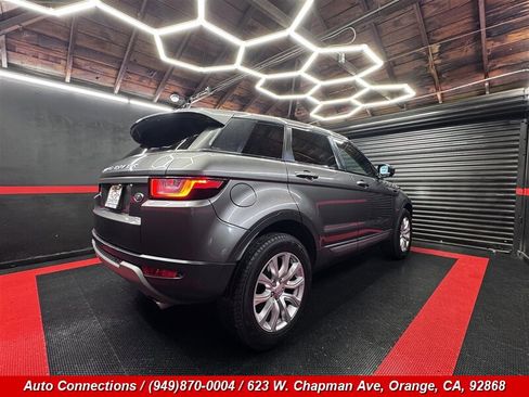 Used 2019 Land Rover Range Rover Evoque SE AWD/4WD image 3