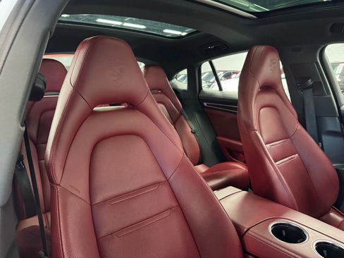 Used 2023 Porsche Panamera 4 Platinum Edition image 31