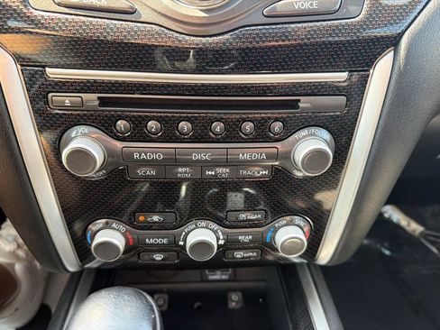 Used 2019 Nissan Pathfinder SL FWD image 18