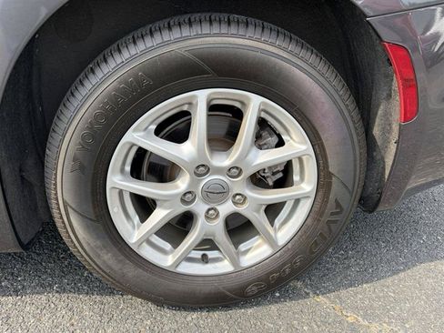 Used 2023 Chrysler Pacifica Touring-L FWD image 9
