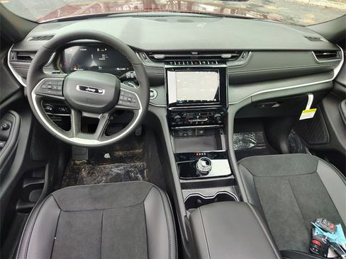 New 2025 Jeep Grand Cherokee Altitude w/ Trailer Tow Package image 15