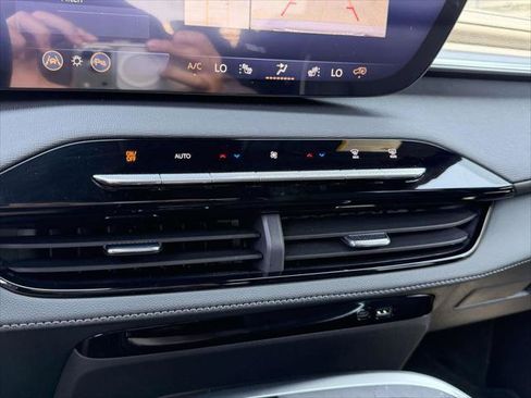 Used 2026 Buick Enclave Preferred w/ Power Package AWD/4WD image 32