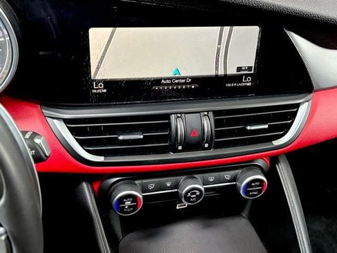 Used 2018 Alfa Romeo Giulia image 21