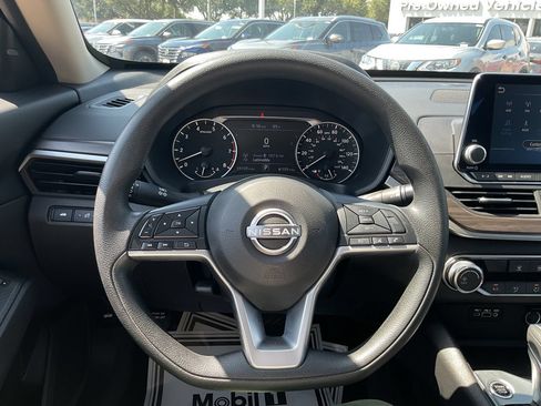 Used 2025 Nissan Altima 2.5 SV FWD image 32