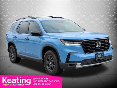 Used 2025 Honda Pilot TrailSport image 3