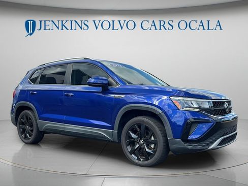 Used 2022 Volkswagen Taos SE w/ IQ.Drive SE Package FWD image 1
