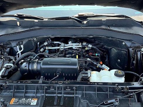 Certified 2022 Ford Explorer XLT w/ Equipment Group 202A AWD/4WD image 31
