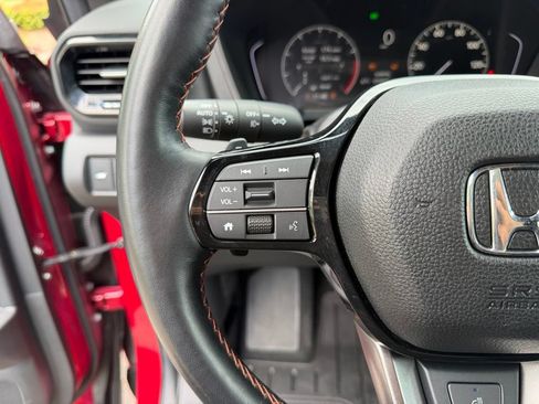 Used 2025 Honda Pilot TrailSport image 17