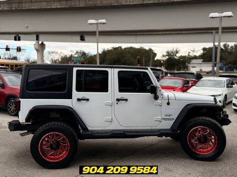 Used 2017 Jeep Wrangler Unlimited Sahara w/ Max Tow Package AWD/4WD image 10