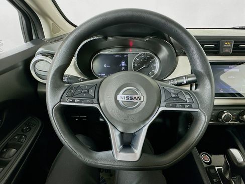 Used 2020 Nissan Versa SV image 11