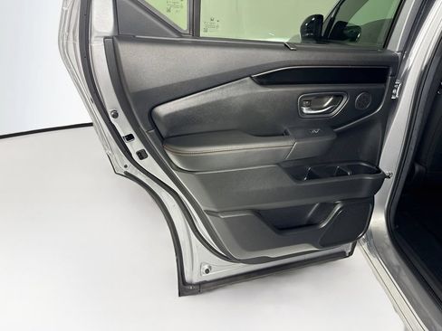 Used 2025 Honda Pilot TrailSport image 27