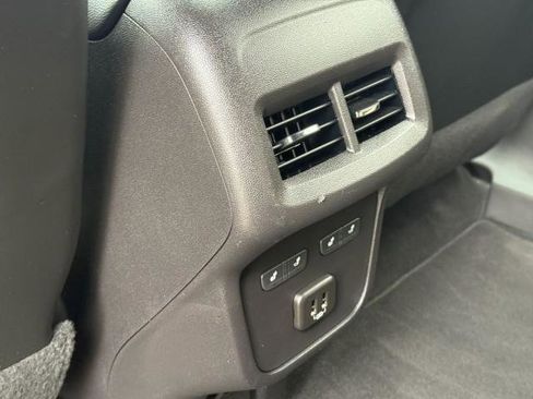 Used 2024 Chevrolet Equinox Premier image 28