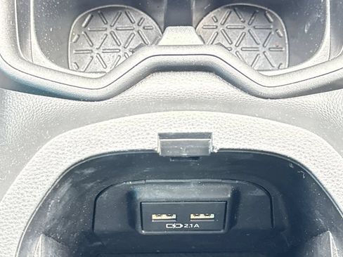 Used 2021 Toyota RAV4 XLE FWD image 26