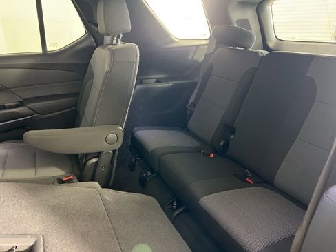 Used 2023 Chevrolet Traverse LT w/ Rear Camera Mirror Package image 14