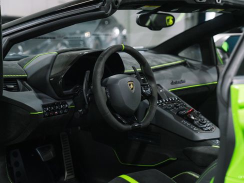 Used 2021 Lamborghini Aventador SVJ image 2