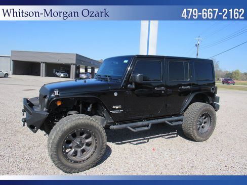 Used 2017 Jeep Wrangler Unlimited Sahara w/ Connectivity Group image 4
