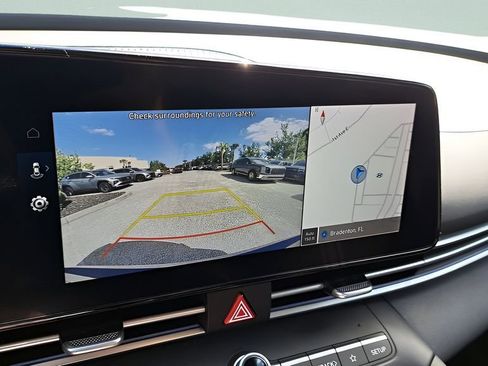 Used 2024 Hyundai Elantra SE FWD image 15