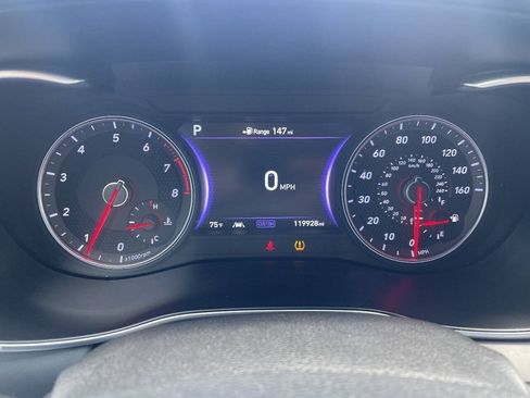 Used 2019 Genesis G70 2.0T Advanced RWD image 18