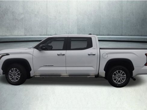 Used 2022 Toyota Tundra SR5 w/ SR5 Convenience Package AWD/4WD image 23