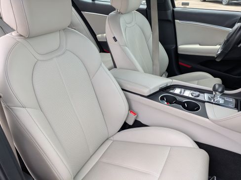 Used 2024 Genesis G70 2.5T RWD image 10