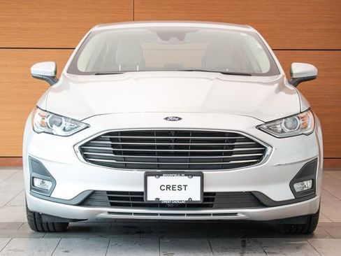 Used 2019 Ford Fusion SE w/ Equipment Group 151A FWD image 2