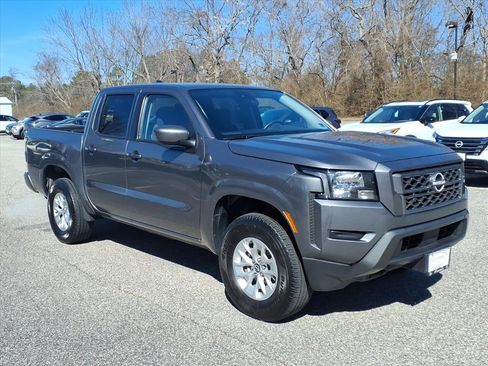 Used 2024 Nissan Frontier SV image 3