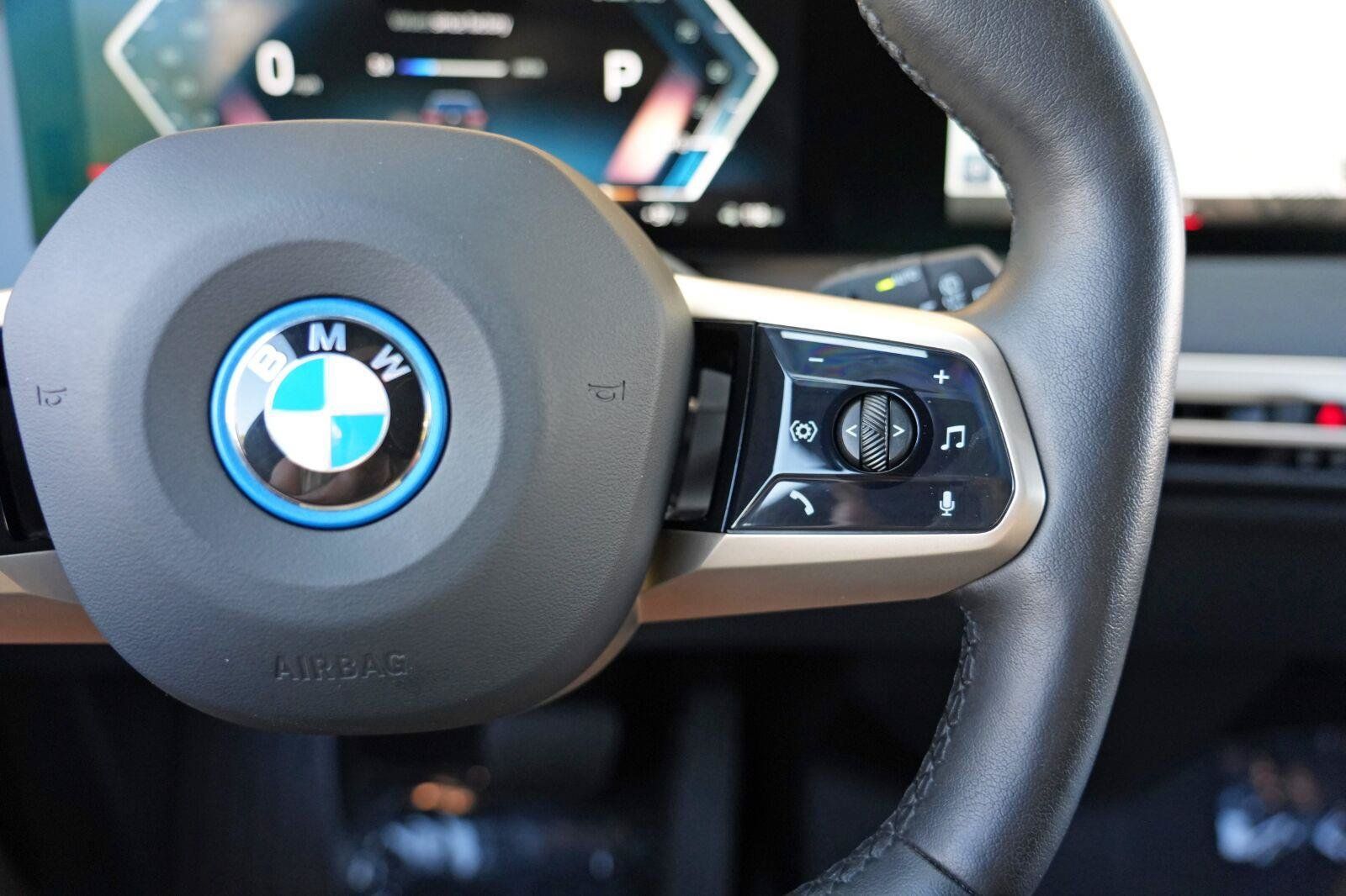 Used 2022 BMW iX xDrive50 w/ Premium Package AWD/4WD image 23