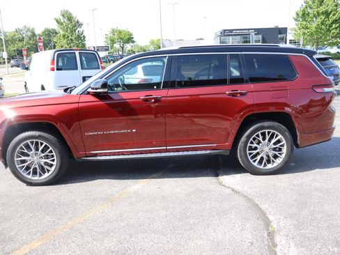 Used 2022 Jeep Grand Cherokee L Summit w/ Advanced Protech Group IV AWD/4WD image 4