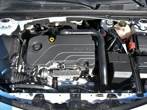 Used 2024 Chevrolet Malibu LT image 43