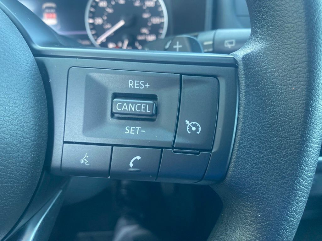 Used 2023 Nissan Rogue S AWD/4WD image 17