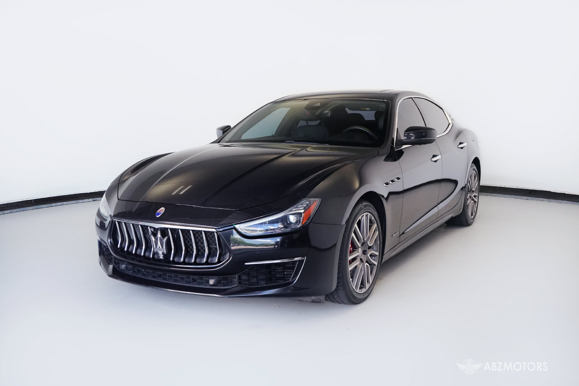 Used 2018 Maserati Ghibli GranLusso RWD image 2