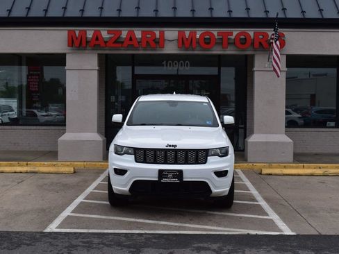 Used 2018 Jeep Grand Cherokee Altitude AWD/4WD image 5