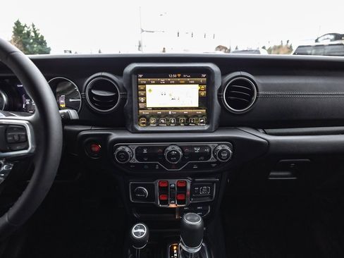 Used 2023 Jeep Wrangler Unlimited Sahara image 32