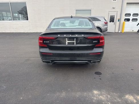 Used 2022 Volvo S60 B5 Momentum w/ Premium Package image 5