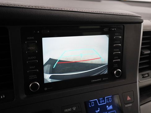 Used 2019 Toyota Sienna XLE Premium AWD/4WD image 25