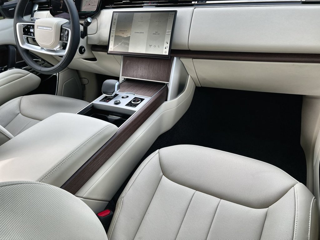 New 2027 Land Rover Range Rover Long Wheelbase SE AWD/4WD image 14