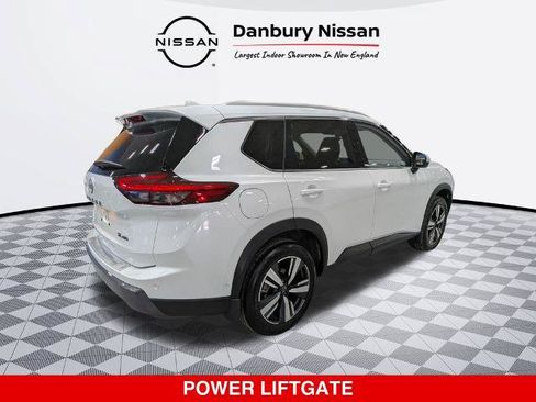 Certified 2025 Nissan Rogue SL w/ SL Premium Package AWD/4WD image 4