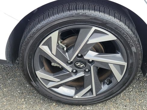 Certified 2025 Hyundai Elantra SEL FWD image 25