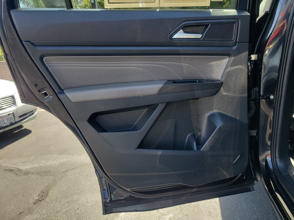Used 2022 Volkswagen Atlas Cross Sport SE FWD image 17