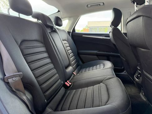 Used 2016 Ford Fusion SE FWD image 14