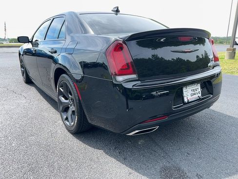 Used 2023 Chrysler 300 S w/ Comfort Group RWD image 7